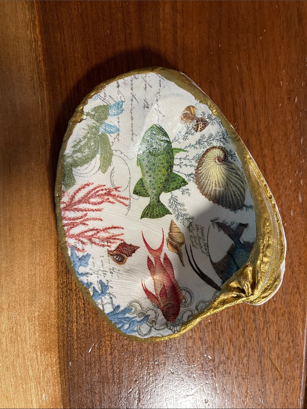Handcrafted clam shell ring dish with ocean sea life decoupage design 🐠🌅⚓️🪸🐚 - Picture 2 of 5